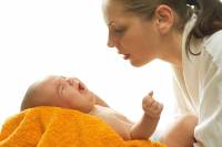 Первые смотрины ребенка или когда можно показывать новорожденного своим родственникам и друзьям