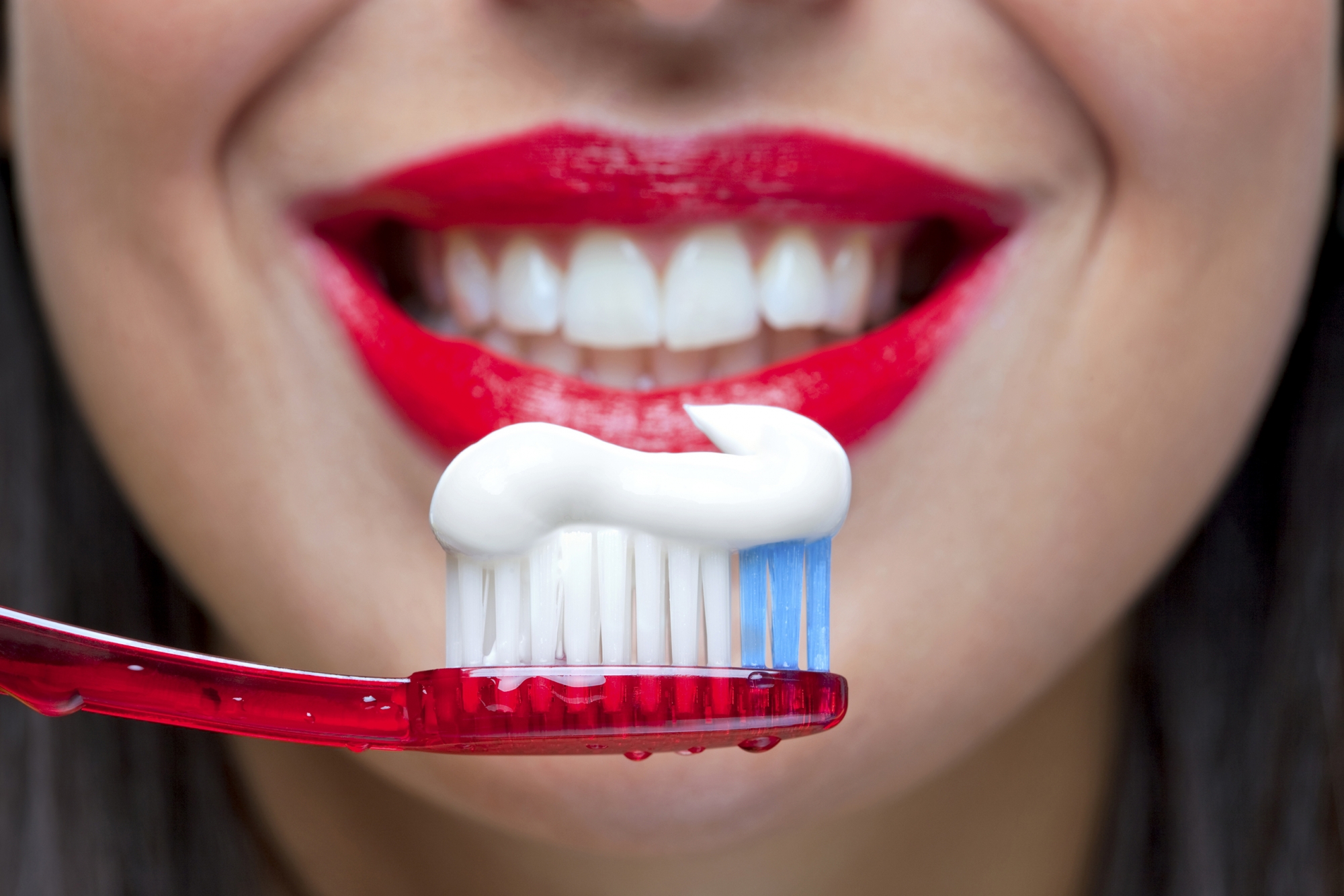 Профессиональная чистка зубов: кому и когда она нужна