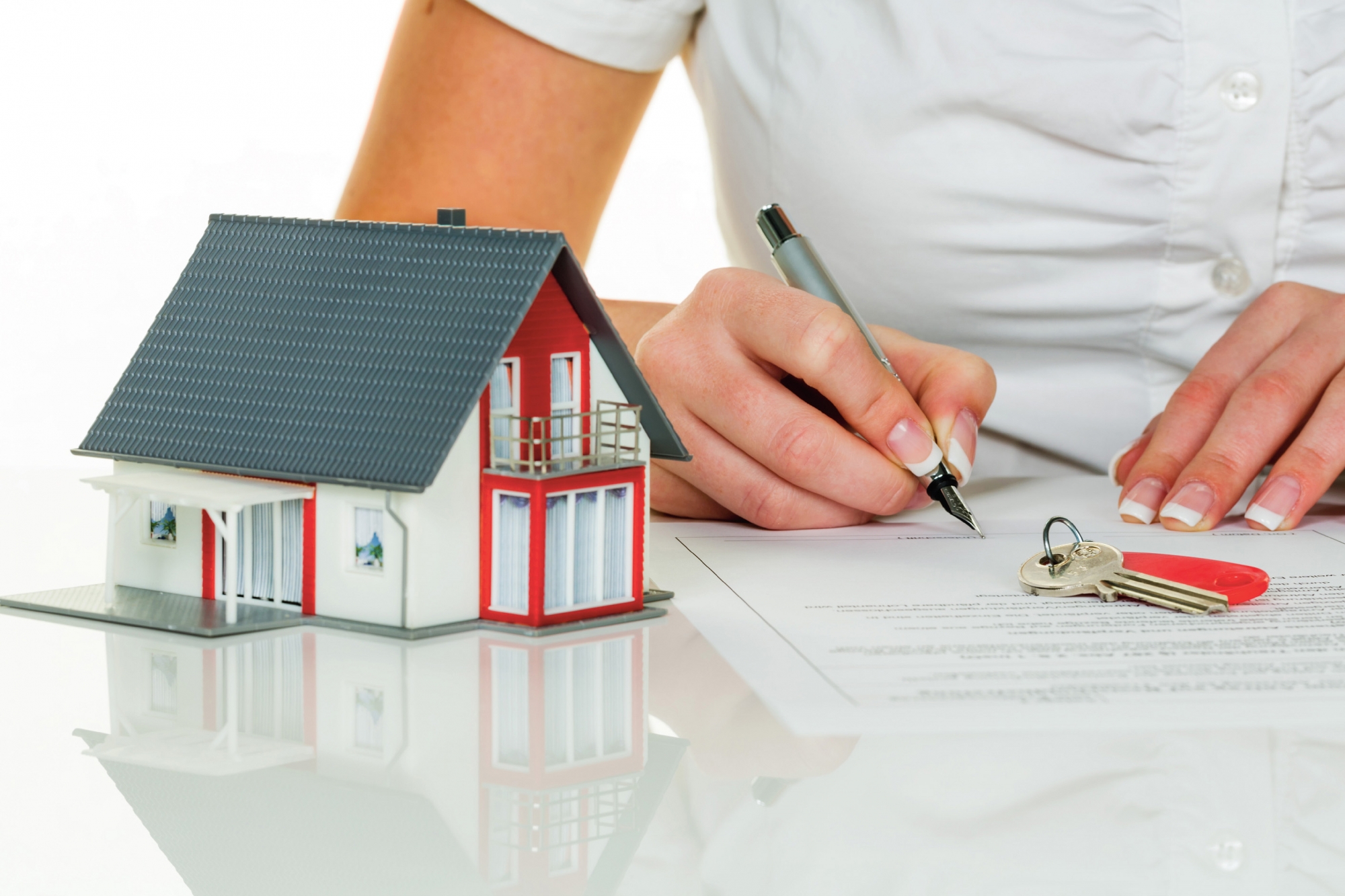 Покупаем, продаем или арендуем через агенство недвижимости. Почему такая сделка выгодна?
