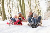 Санки, как средство передвижения и развлечения для детей в зимнее время
