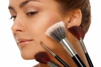 Снятие макияжа – залог красивой кожи лица или несколько хитростей, чтобы сделать мир женщины прекрасным