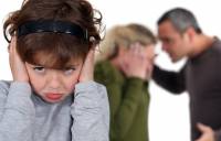 Почему развод родителей влияет болезненно на детскую психику
