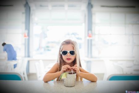 Нужны ли детям солнцезащитные очки