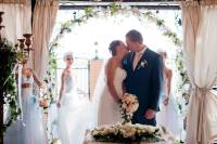 Украшаем зал по случаю свадебного торжества: основные моменты, на которые нужно обратить внимание
